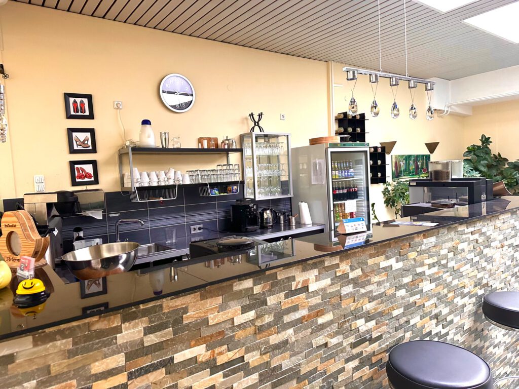 Theke im Café-Bereich des Tanzsportzentrums